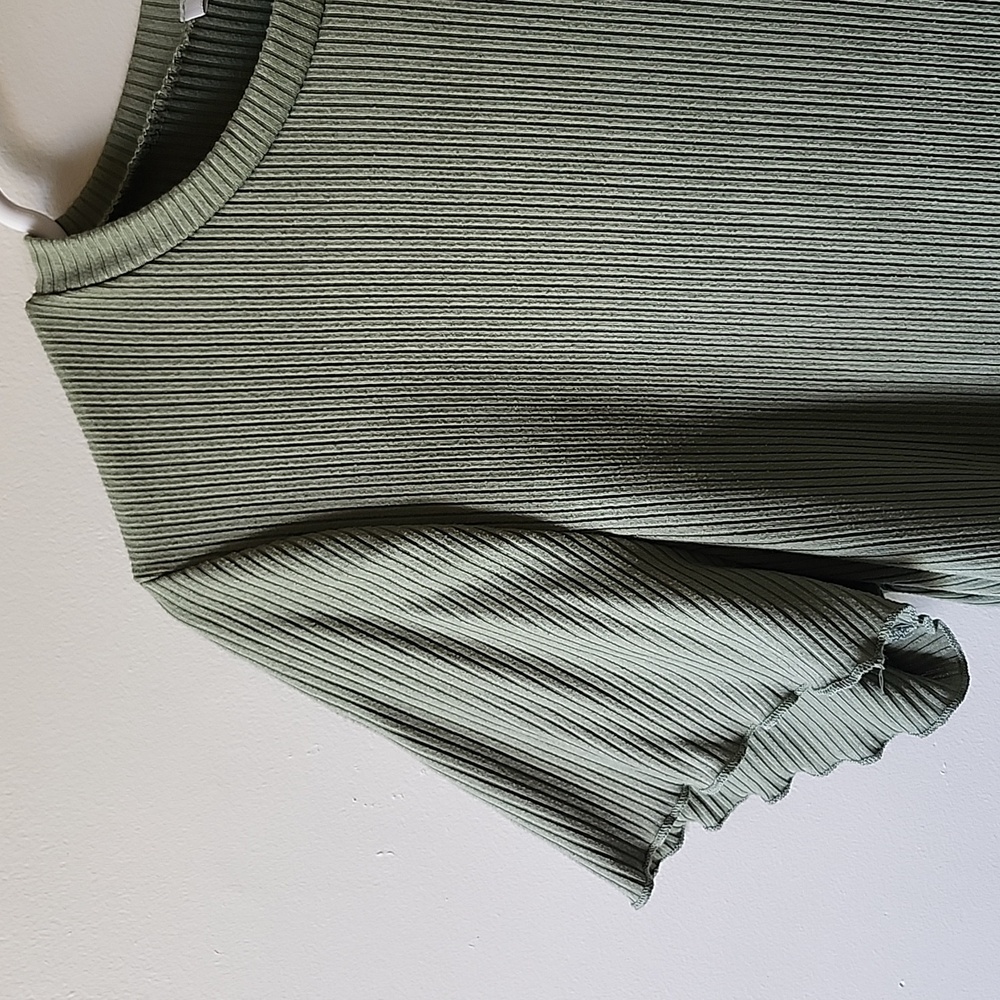 Crop Top - Picture 2 of 4